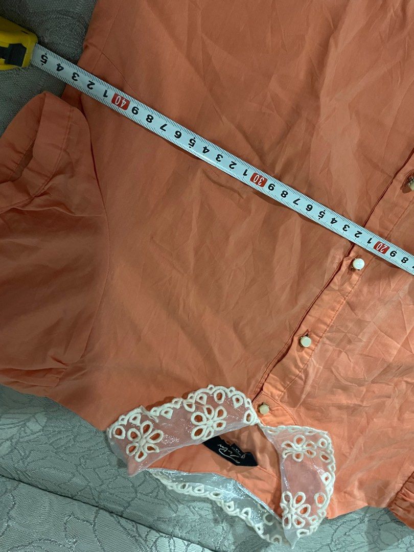 Women’s Blouse size Small (Category: Blouses) located in Rodriguez. Submitted by infinityjdg (Listing ID 1369046994, Image 3). Description: In good used condition size small.