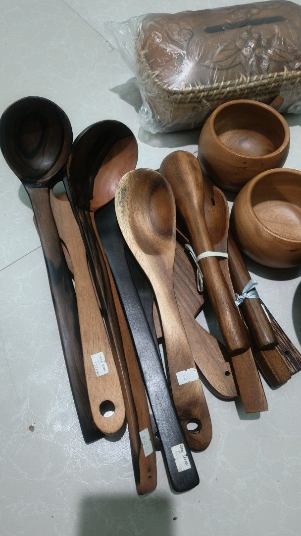 wood plate bowl sandok spatula kitchenware (Category: Other Kitchenware & Tableware) located in Las Pinas. Submitted by edsniw (Listing ID 1369124557, Image 3). Description: For Sale or lot sale legit wood kitchenware assorted: plates,bowl, mug, chopping board,sandok,spatula, etc. price start at 100 + up half price na lang sa orig price nya. what you see is what you get pm if gusto kunin lahat ng set Meet up / pickup Near Bamboo Organ church Las 