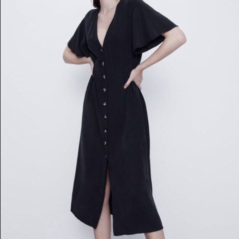Zara black midi dress (Category: Dresses) located in Talavera. Submitted by cattyis25 (Listing ID 1369068126, Image 2). Description: Only used twice My size: Top 34A/ Bottom 27-28 Height is 5’3 See last photo for when worn waist is strechy & low cleavage.