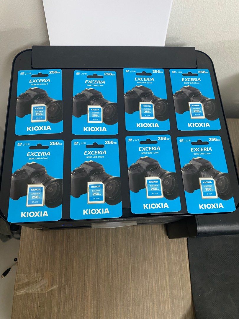 全新Kioxia 256GB SD XC UHS存储卡，每张售价10美元，现有100张62863067295618111