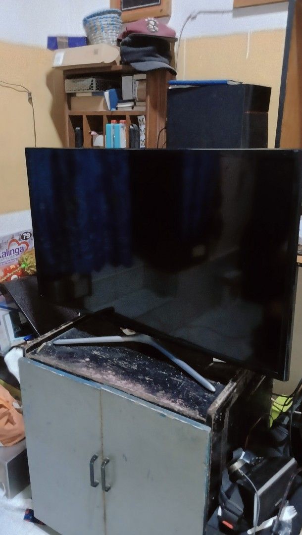 40" SAMSUNG SMART TV (Category: TV) located in Marikina City. Submitted by traviz_ (Listing ID 1369198930, Image 2). Description: ISSUE: SPEAKER CRISP SOUND NO BOX. INCLUSIONS: POWER CORD, UNIT AND REMOTE. NO ISSUE SCREEN PICKUP ONLY NEGO!!!.