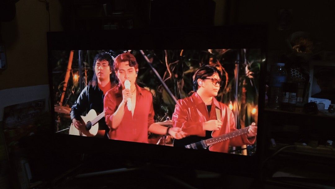 40" SAMSUNG SMART TV (Category: TV) located in Marikina City. Submitted by traviz_ (Listing ID 1369198930, Image 3). Description: ISSUE: SPEAKER CRISP SOUND NO BOX. INCLUSIONS: POWER CORD, UNIT AND REMOTE. NO ISSUE SCREEN PICKUP ONLY NEGO!!!.
