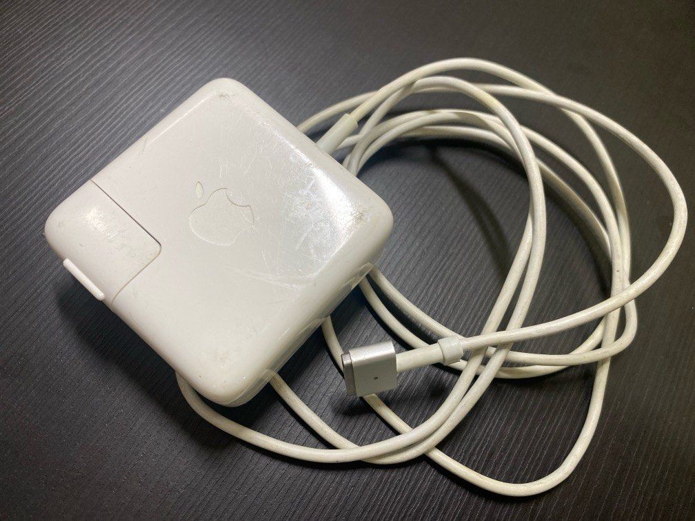 由 hhankyu84751 (刊登 ID 1369280985，圖片 2) 提交，位於 高雄市 (Kaohsiung) 的 蘋果電腦舊式充電線-蘋果原廠保證 (類別：轉接線及轉換器)，說明：。