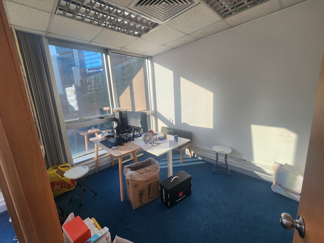 頂租！觀塘開源道源成中心寫字樓 /工作室/Studio ，約400實尺 單位內有開揚大窗戶、有房、設廣場靚大堂、近地鐵站。全包1400063438432405379114