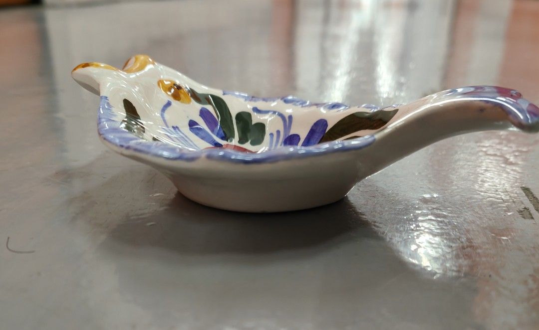 a hand-painted ceramic dish plate64885268391810113