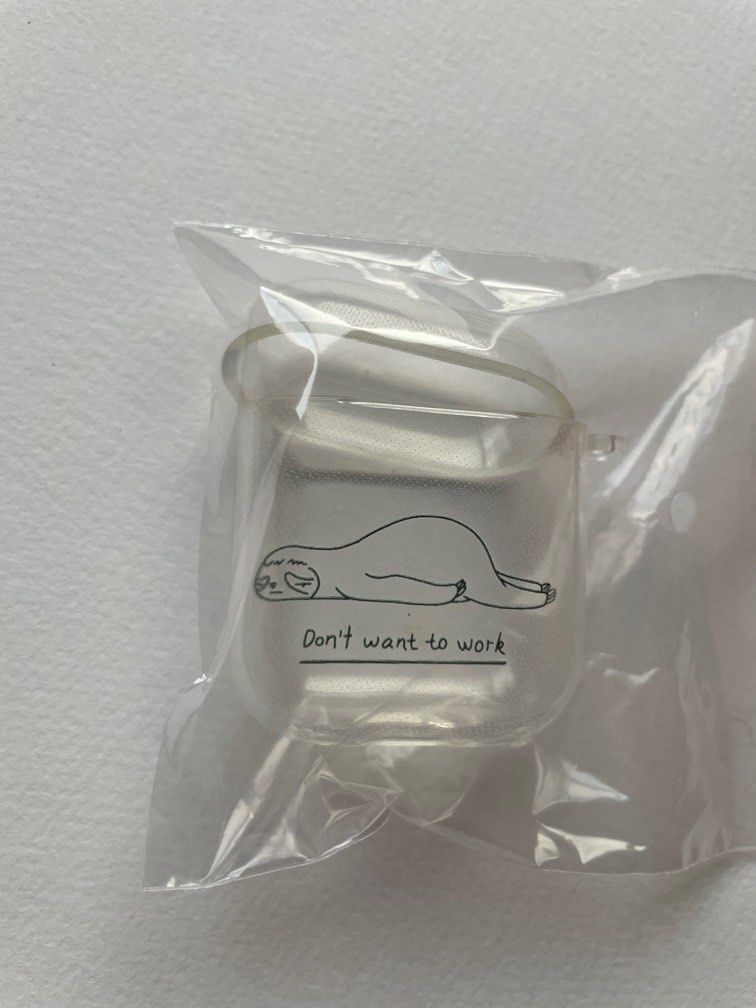 由 wtfru124 (刊登 ID 1369225697，圖片 1) 提交，位於 新北市 (New Taipei) 的 AirPods 第二代 耳機外殼 樹懶 透明殼 (類別：耳機)，說明：。