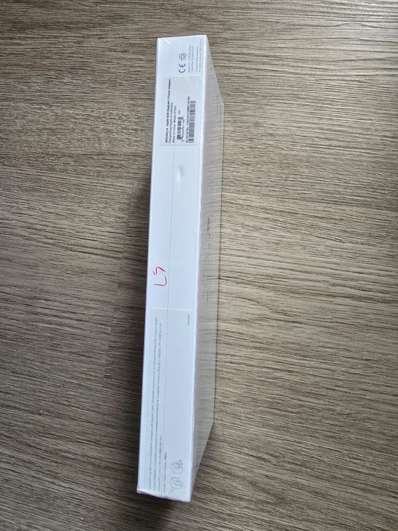 Auth OEM New in Box Apple Magsafe 85W Power Adapter (Category: Cables & Adaptors) located in Muntinlupa City. Submitted by thriftstorypremiumshop (Listing ID 1369187632, Image 2). Description: guaranteed authentic and new. 85W 5 pins.