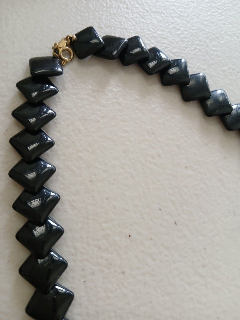 Authentic TRIFARI vintage lucite necklace (Category: Necklaces) located in Valenzuela. Submitted by drlnec (Listing ID 1369284346, Image 2). Description: Authentic TRIFARI vintage necklace black diamond shaped lucite rare find! vintage! Trifari engraving.