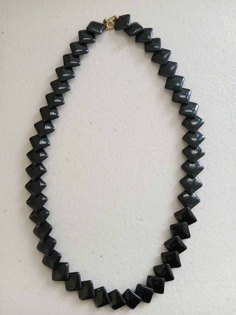 Authentic TRIFARI vintage lucite necklace (Category: Necklaces) located in Valenzuela. Submitted by drlnec (Listing ID 1369284346, Image 1). Description: Authentic TRIFARI vintage necklace black diamond shaped lucite rare find! vintage! Trifari engraving.