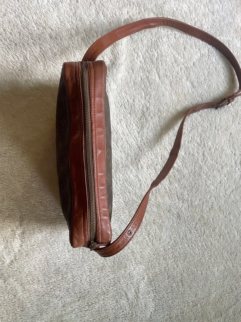 Authentic vintage lv (Category: Luxury Bags & Wallets) located in Mambajao. Submitted by ckali (Listing ID 1369241173, Image 2). Description: Authentic Lv sling. Bag vintage pcs .