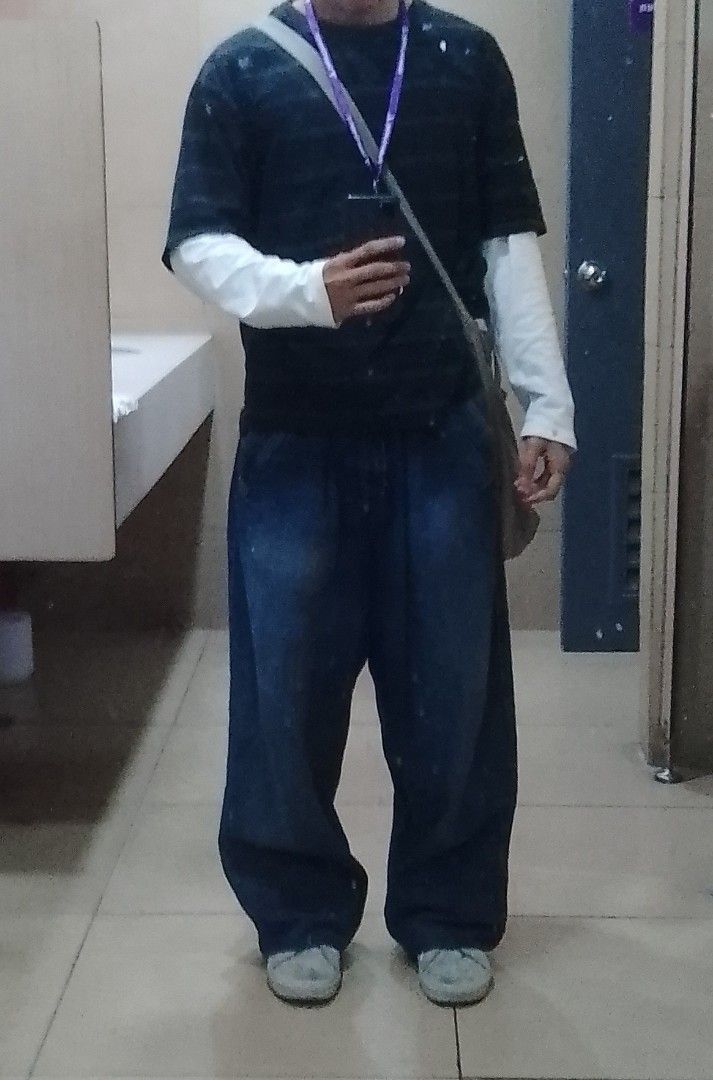 Baggy jeans (Category: Jeans) located in Cebu City. Submitted by caero2002 (Listing ID 1369235040, Image 3). Description: Pm for more info. L- 46 W-34 Hem-10.