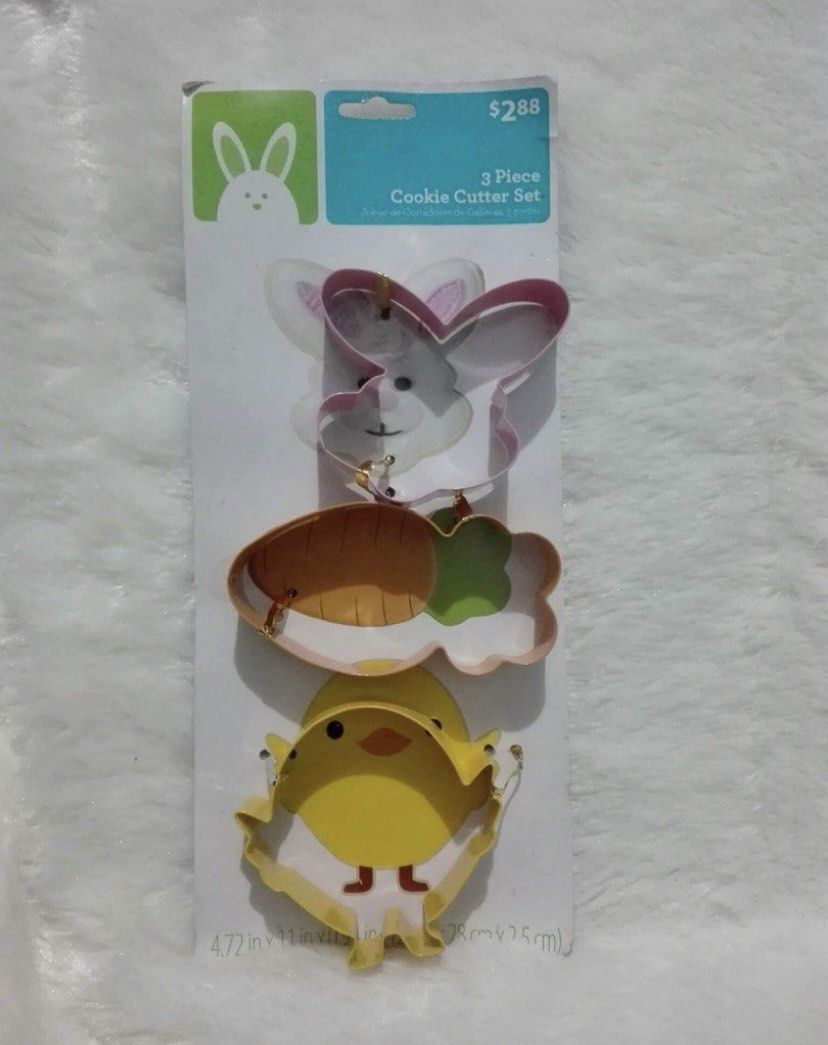 baking (Category: Bakeware) located in San Fernando. Submitted by erin_shop (Listing ID 1369315876, Image 3). Description: ‼️SALE 🏷️ - Cookie Press with 6 decorating nozzles and 24 plastic disks - Bunny design Cookie Cutter - XoXo Valentine Toeast Stampers - Cupcake Molds: Square shapes 4 pcs each box X 3 box available = 12 pcs total & Round shapes 4 pcs each box X 5 box available 24 pcs total. - Cookie cutter set (Christmas design) 3 pcs (2 ava
