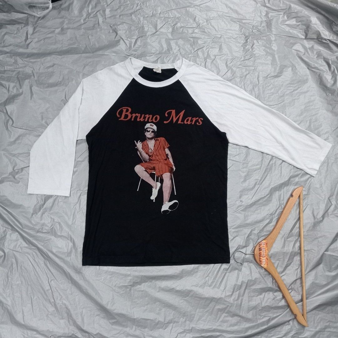 Bruno Mars 2018 tour raglan shirt (Category: Formal Shirts) located in Pili. Submitted by purestuffph (Listing ID 1369191953, Image 2). Description: Bruno Mars 2018 tour raglan shirt by Canvas size: small width: 19 length: 26 9+/10 condition, solid pa print 400 + shipping fee.