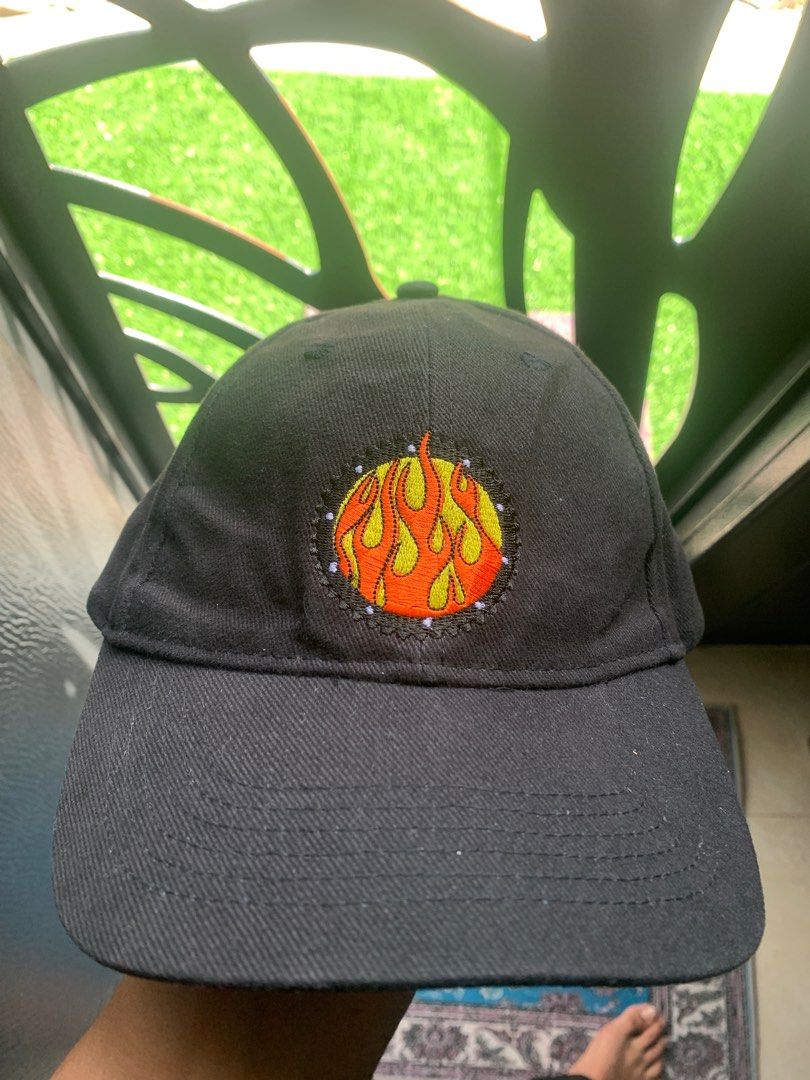 cap (Category: Cap & Hats) located in Klang. Submitted by aizz_7hritftt (Listing ID 1369216502, Image 3). Description: • condition 9/10 • kaler still black tkde pudar • berminat bole dm.