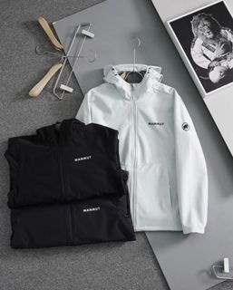 (Category: ) located in . Submitted by fashion.luxe (Listing ID 1369309619, Image 1). Description: .