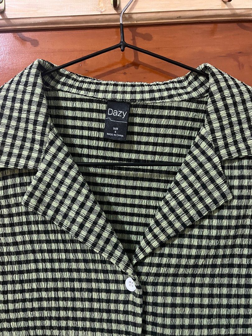 Checkered Halter Top (Category: Sleeveless) located in Taytay. Submitted by abi.declutterz (Listing ID 1369160026, Image 2). Description: size: S in good condition loc: Cainta, Rizal.