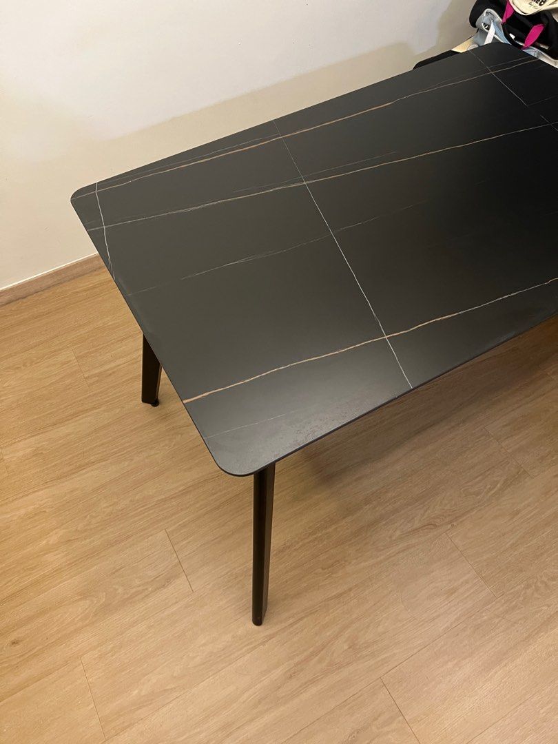 Dining Table (Category: Tables & Sets) located in Singapore. Submitted by fasola_do (Listing ID 1369266445, Image 3). Description: Original price: $370.