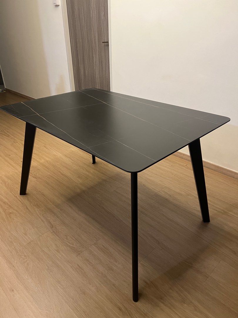 Dining Table (Category: Tables & Sets) located in Singapore. Submitted by fasola_do (Listing ID 1369266445, Image 2). Description: Original price: $370.