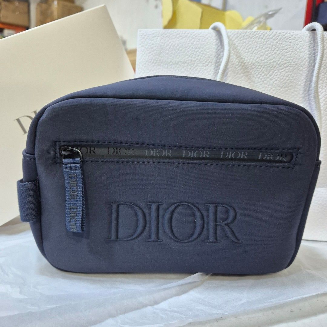 Dior Men Pouch with box and paperbag (Category: Sling Bags) located in Manila. Submitted by arianne0828 (Listing ID 1369250540, Image 3). Description: brand new dior men Pouch with paperbag and box.