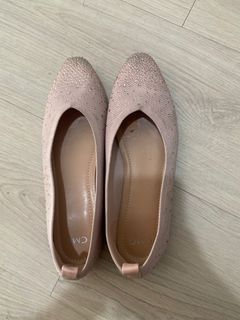 (Category: ) located in . Submitted by aewardrobe (Listing ID 1369140704, Image 1). Description: .