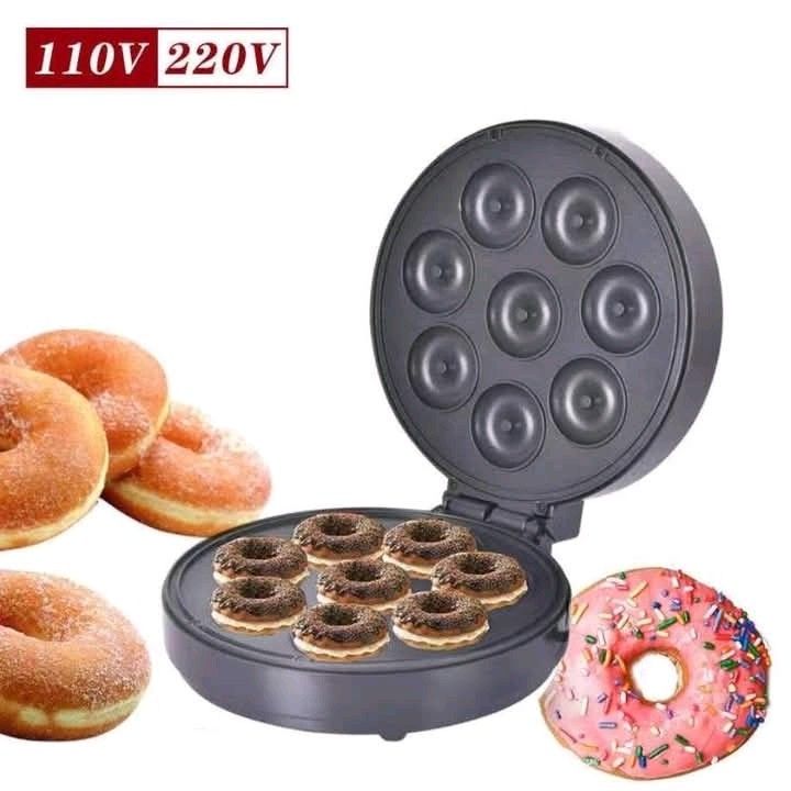 Donut maker (Category: Breadmakers) located in Manila. Submitted by marilynabo789 (Listing ID 1369306495, Image 1). Description: .