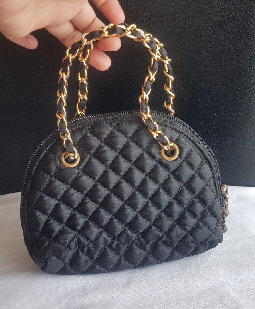 Elle Quilted Mini Handbag (Category: Luxury Bags & Wallets) located in Quezon City. Submitted by wagwagan_ukay_blues (Listing ID 1369177304, Image 2). Description: from Japan in good condition L - 6" W - 2" H - 4.5.