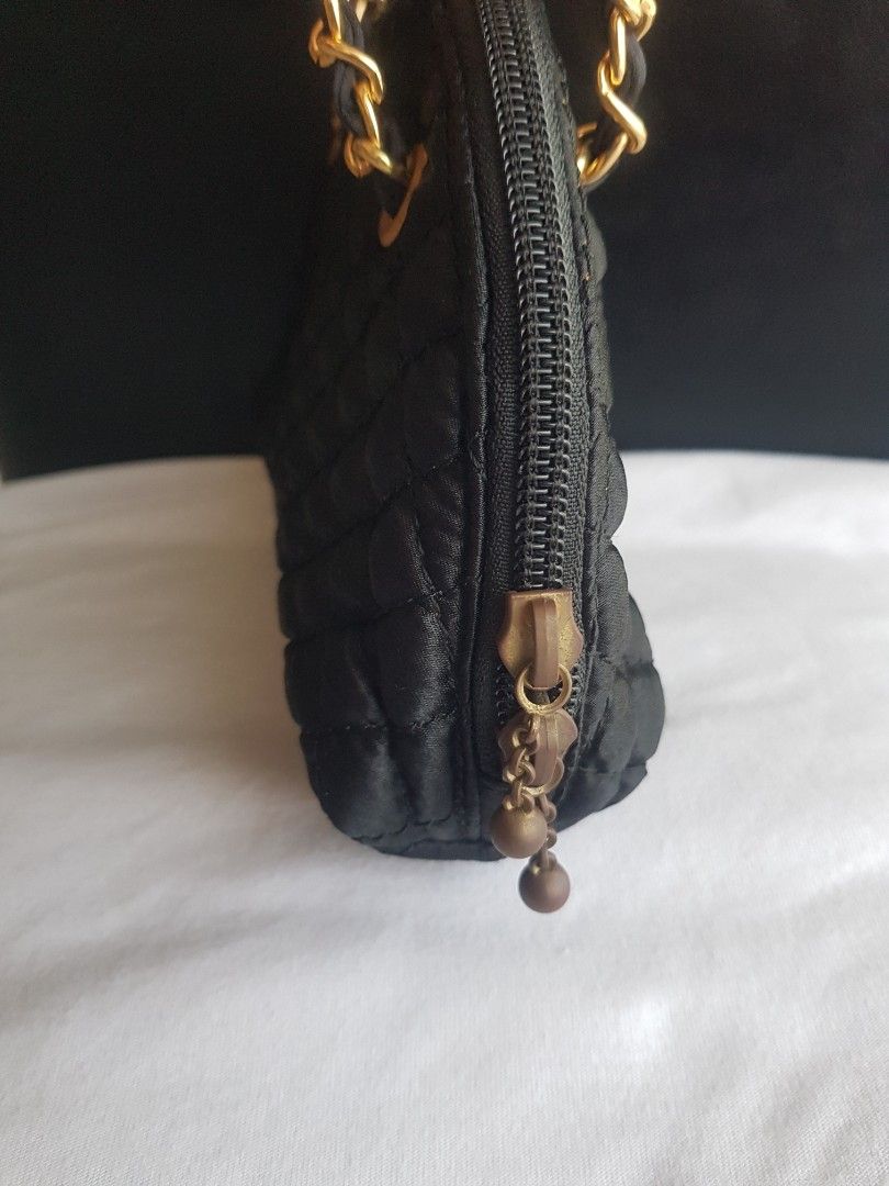 Elle Quilted Mini Handbag (Category: Luxury Bags & Wallets) located in Quezon City. Submitted by wagwagan_ukay_blues (Listing ID 1369177304, Image 3). Description: from Japan in good condition L - 6" W - 2" H - 4.5.