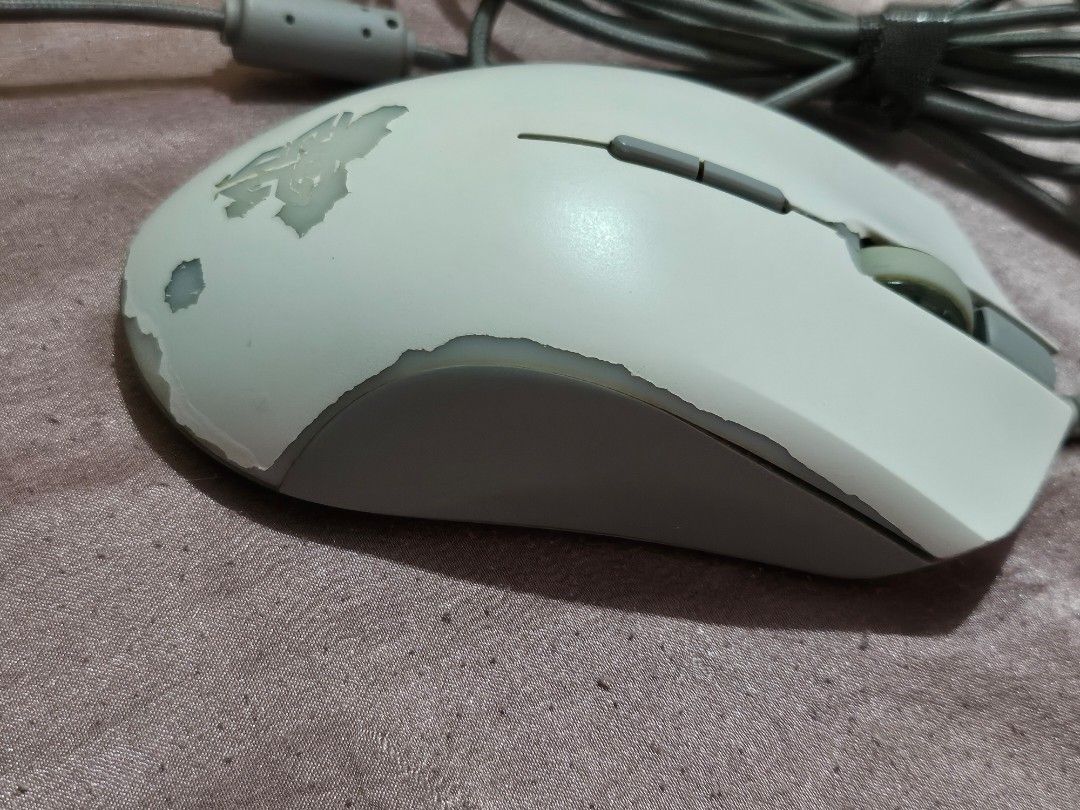 Fantech Blake X17 Mouse White (Secondhand) (Category: Mouse & Mousepads) located in Bulacan. Submitted by _luffytaro (Listing ID 1369203192, Image 3). Description: no issue sa pag gana & umiilaw pa rin. nabura lang yung logo. flaws physically are seen sa pic. mop: gcash mod: j&t.