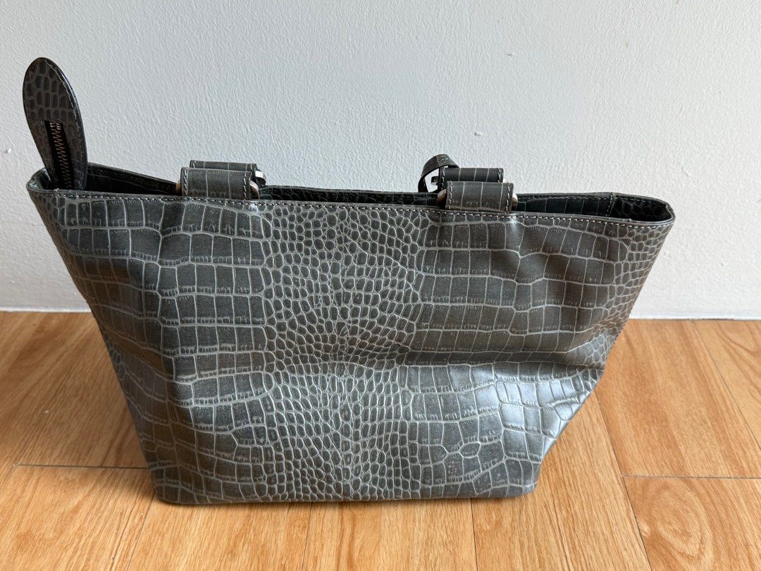 Fino Ladies’ Hand bag (Category: Tote Bags) located in Taguig. Submitted by atg.online.shop (Listing ID 1369300352, Image 2). Description: Fino Leather Bag - Ladies RFS: decluttering .