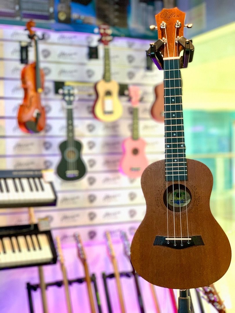 FS CLIFTON CUC-520 HAND MADE UKELELE (Category: Musical Instruments) located in Caloocan City. Submitted by leospinotorr0608 (Listing ID 1369196435, Image 1). Description: .