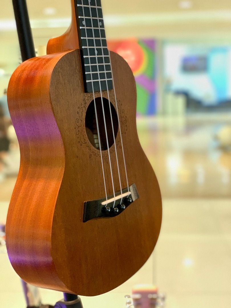 FS CLIFTON CUC-520 HAND MADE UKELELE (Category: Musical Instruments) located in Caloocan City. Submitted by leospinotorr0608 (Listing ID 1369196435, Image 3). Description: .