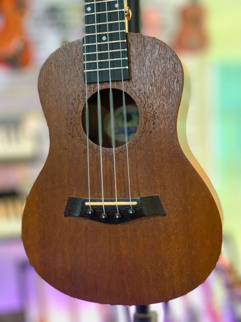 FS CLIFTON CUC-520 HAND MADE UKELELE (Category: Musical Instruments) located in Caloocan City. Submitted by leospinotorr0608 (Listing ID 1369196435, Image 2). Description: .