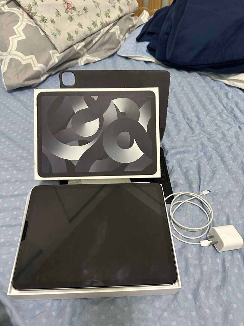 Ipad air (Category: iPad) located in Pasig City. Submitted by goldencloud_6b2c3a (Listing ID 1369211967, Image 3). Description: For sale No Issue Makinis Warranty ended Sept 2024 Complete with box + charger With free casing Ipad Air 5 256 GB (Complete) price 29000 .