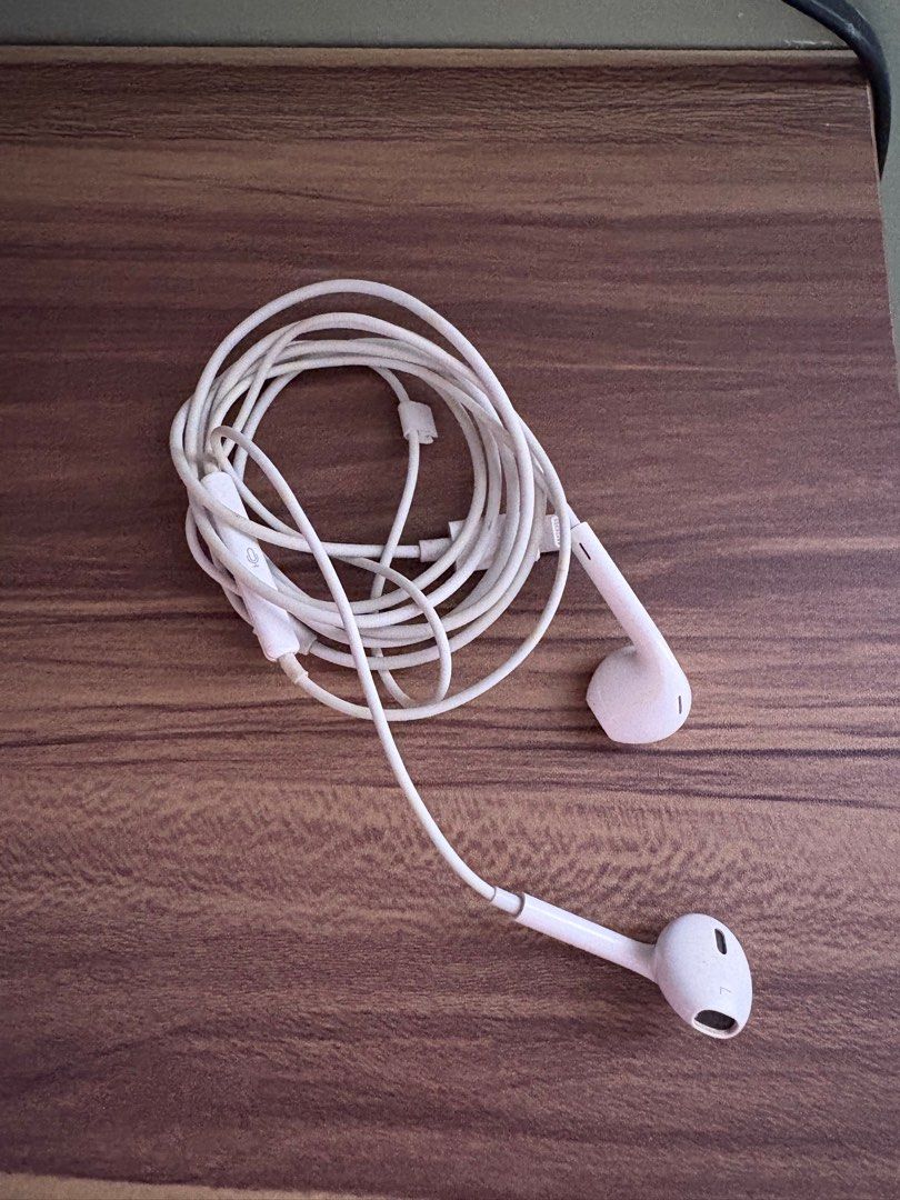 Iphone original earphones (Category: Earphones) located in Manila. Submitted by mvplovedstuff (Listing ID 1369146915, Image 1). Description: Upgraded my phone. .
