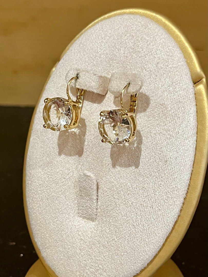KATE SPADE Round Crystal Earrings (Category: Earrings) located in Quezon City. Submitted by prettynrandom (Listing ID 1369250795, Image 2). Description: PRODUCT DESCRIPTION: -Authentic KATE SPADE Round Crystal Earrings. -Bought for $48 (₱3,000) from official Kate Spade website. -Unused earrings but priced low because there already is a slight dullness to the crystal glass and metal. (Please see photos.) -Listing includes a no-brand pouch bag. -Ro