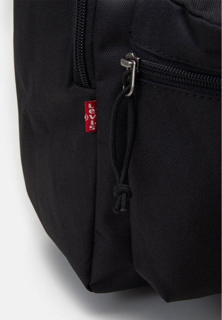 Levi's Basic Backpack (Category: Backpacks) located in Singapore. Submitted by dinosawegg (Listing ID 1369160598, Image 4). Description: levi's / levis BASIC BACKPACK UNISEX - Rucksack - regular black Brand new with tag ! herschel , Mah , schoolbag .