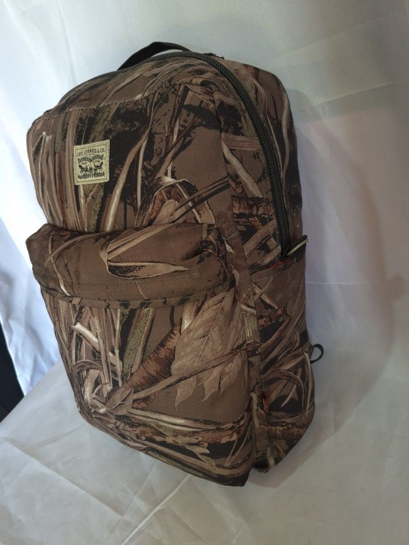levis realtree bp (Category: Backpacks) located in Davao. Submitted by bae214214 (Listing ID 1369138330, Image 3). Description: Levi's real tree backpack P1,450 Semi large size excellent color and condition Need wash, no issue, very nice sa actual..