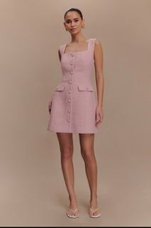 (Category: ) located in . Submitted by clearmawardrobe (Listing ID 1369244443, Image 1). Description: .