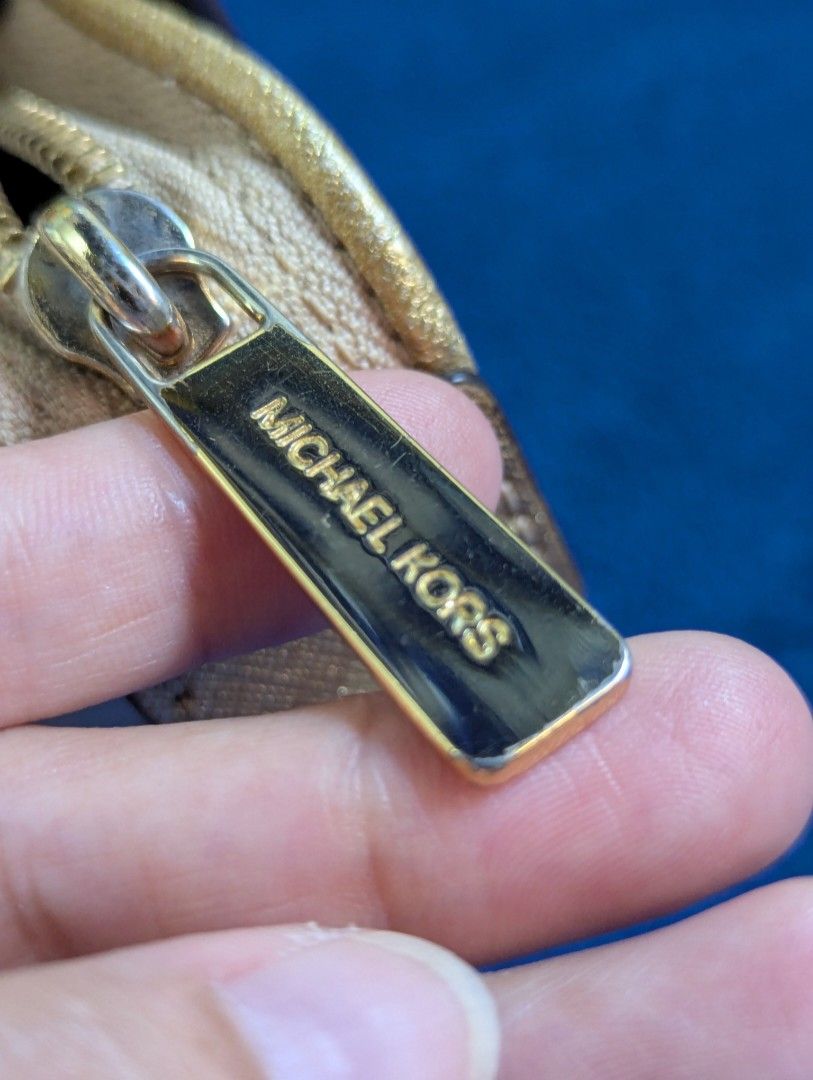 Michael Kors Selma Mini (Category: Cross-body Bags) located in Quezon City. Submitted by declutterwithstar (Listing ID 1369147099, Image 3). Description: MK Selma Mini Sling Bag ➡️PRELOVED Color: Gold ✅onhand in Quezon City MOP: Gcash, Maya, Bank Transfers MOD: Lalamove, Grab, Flash Express.