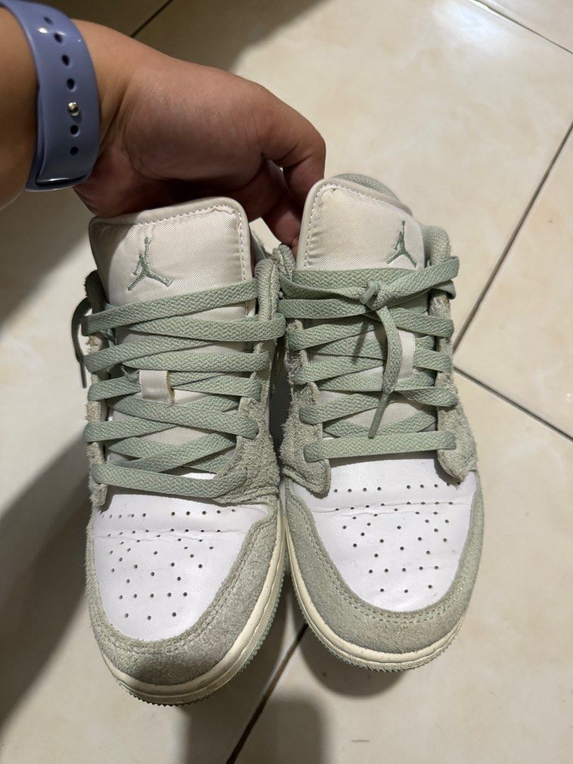 Nike Air Jordan 1 Low SE (Category: Sneakers) located in Manila. Submitted by sofiasdecluttering (Listing ID 1369284390, Image 3). Description: Original Air Jordan Low SE Size 5Y, UK4.5/EUR37.5/CM 23.5 .
