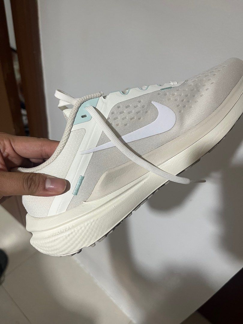 Nike W AIR WINFLO 10 (Category: Sneakers) located in Makati City. Submitted by attenne (Listing ID 1369315646, Image 3). Description: .