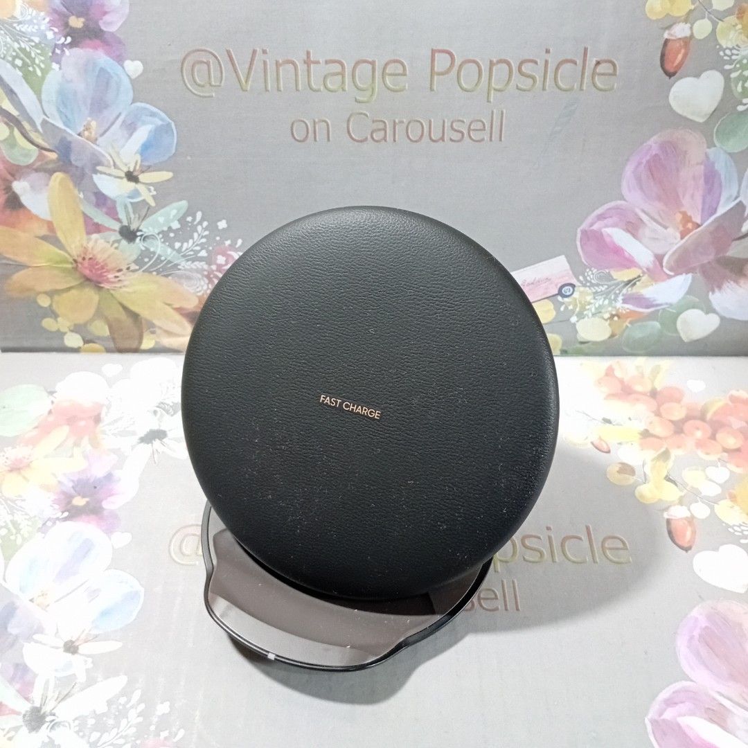 Original Samsung Wireless Charger Excellent working condition Read (Category: Chargers & Cables) located in Paranaque City. Submitted by vintagepopsicle (Listing ID 1369308908, Image 1). Description: Excellent working condition with flat and upright positions. Just plug your regular fast charger and it should be good to go. Use original accessories for your Samsung to avoid damage from untested compatibility. Tested with note 7 and note 8 Samsung