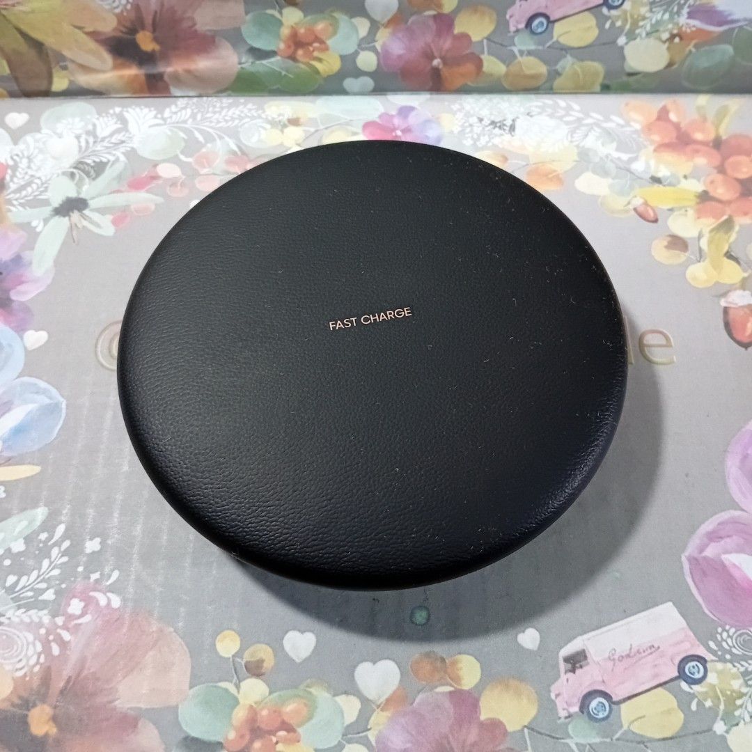 Original Samsung Wireless Charger Excellent working condition Read (Category: Chargers & Cables) located in Paranaque City. Submitted by vintagepopsicle (Listing ID 1369308908, Image 3). Description: Excellent working condition with flat and upright positions. Just plug your regular fast charger and it should be good to go. Use original accessories for your Samsung to avoid damage from untested compatibility. Tested with note 7 and note 8 Samsung