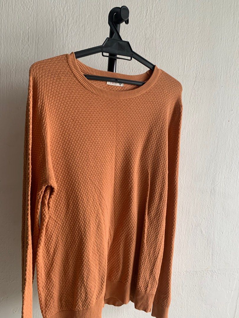 PADINI Basic shirt (Category: Shirts) located in Johor Bahru. Submitted by our_preloved (Listing ID 1369199129, Image 3). Description: ◾️ Bundle item ✅ ◾️ Please consider minor stain/dirt (Baju belum cuci) 🙏 ◾️ ✅ COD (Serious buyer only) Measurement in inch Bahu : 20 Dada : 23 Labuh : 28 Kain cotton Tag size M.