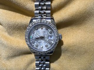 (Category: ) located in . Submitted by royal_collections (Listing ID 1369253324, Image 1). Description: .