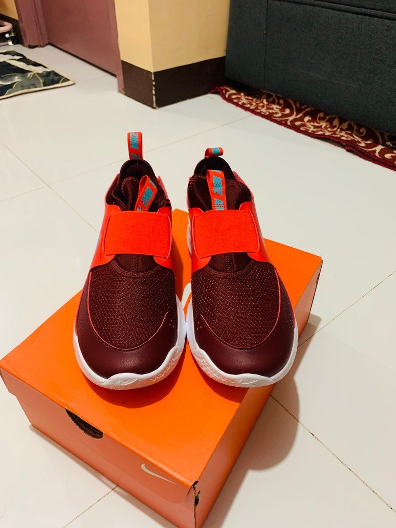 Shoes for sale (Category: Sneakers) located in Manila. Submitted by choi25 (Listing ID 1369215821, Image 1). Description: Selling Nike Kid's Flex Runner 3 Big Kids Grade School Running Shoes Color: Light Crimson Size 5 Y - 23 cm.