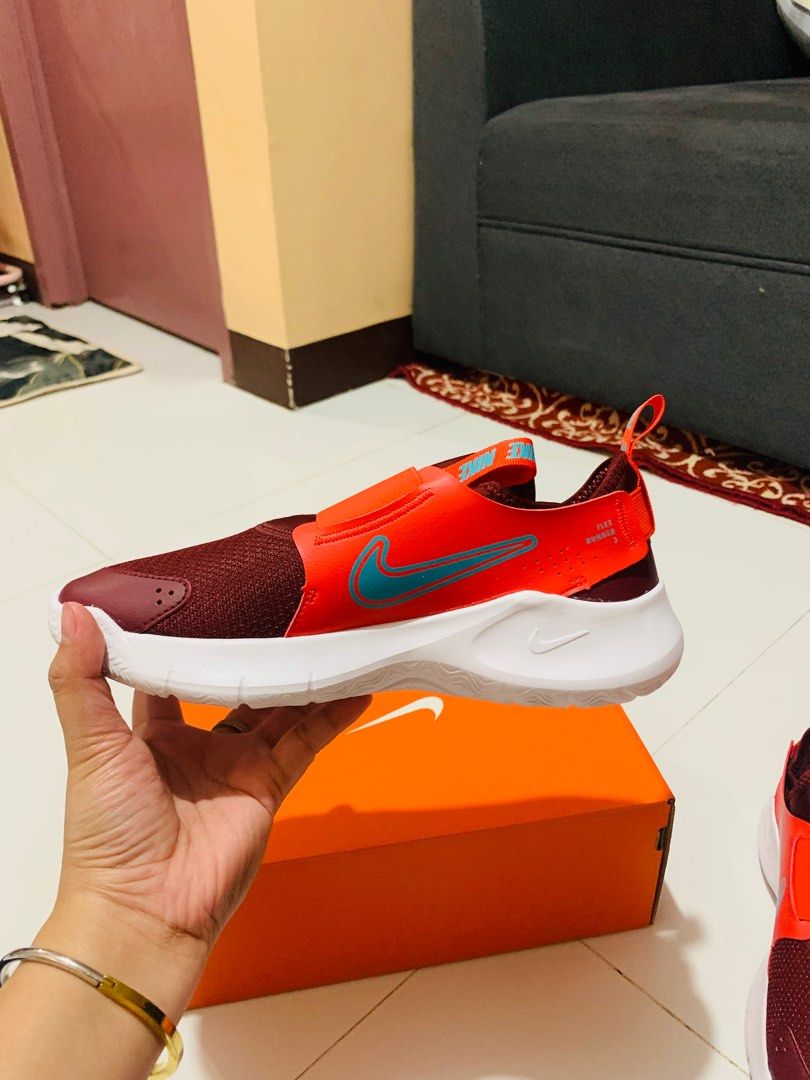 Shoes for sale (Category: Sneakers) located in Manila. Submitted by choi25 (Listing ID 1369215821, Image 2). Description: Selling Nike Kid's Flex Runner 3 Big Kids Grade School Running Shoes Color: Light Crimson Size 5 Y - 23 cm.