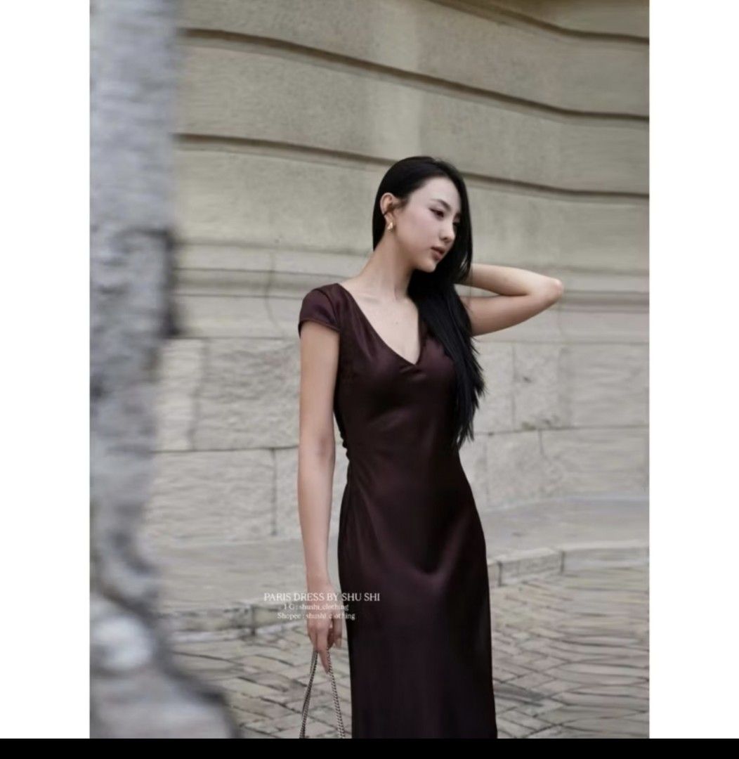 Shu Shi Silk Maxi Dress (Category: Dresses) located in Taguig. Submitted by maryeah1234 (Listing ID 1369177512, Image 2). Description: tag removed not washed or worn still with box looks exactly the photo in orange app or ig with invisible zipper on the side fits XS-S retails at 1,500+ php in orange app RFS: neckline too low for me :(.