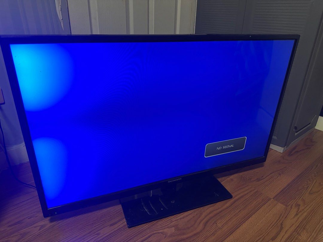 Skyworth TV (Category: TV) located in Manila. Submitted by mark817 (Listing ID 1369188006, Image 3). Description: Issue LED malabo na paayos nyo na lang Location: Cainta / Antipolo.