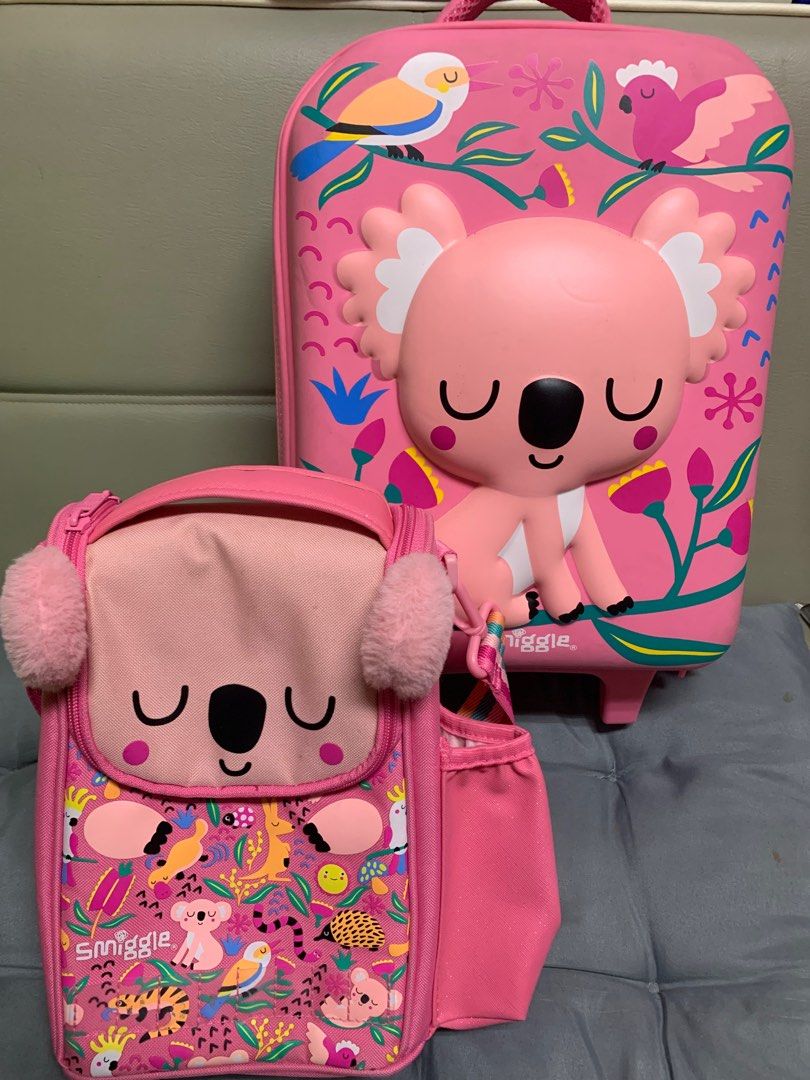 Smiggle trolley and lunchbox set (Category: Babies & Kids Fashion) located in Cainta. Submitted by luxelifebym (Listing ID 1369183480, Image 1). Description: Original, no major issues just some signs of usage .